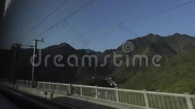通过窗口观看中国各省的高速列车。 慢动作录像。